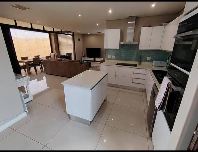 4 BEDROOM TOWNHOUSE FOR SALE IN IZINGA